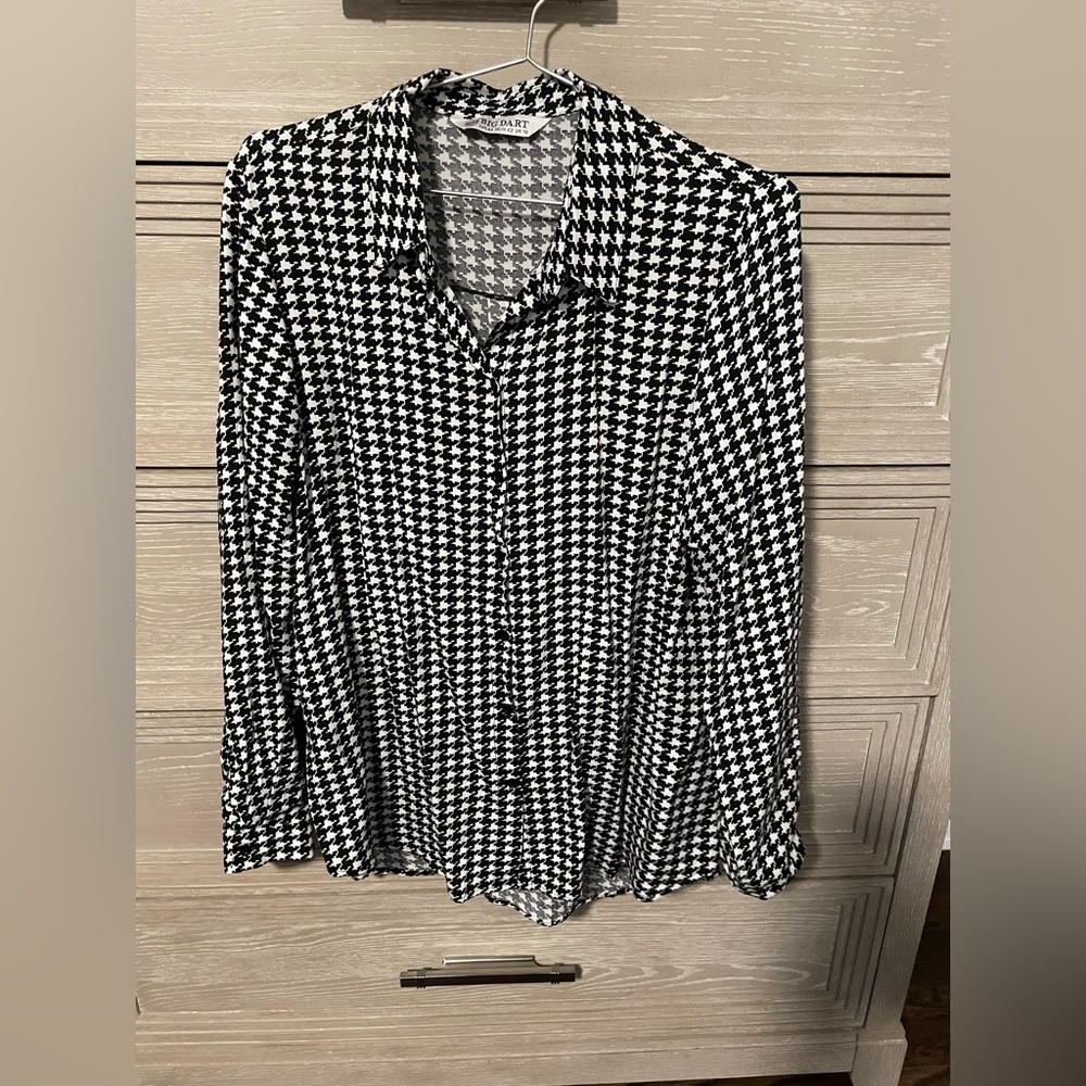 Womens Long sleeve button down blouse houndstooth black and white EU 44